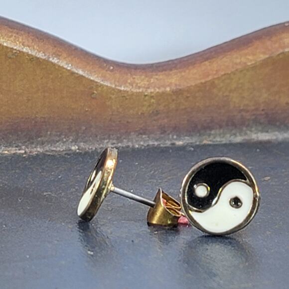 Yin Yang Enamel Stud Earrings with Gold-tone Detailing, Modern Minimalist Design - Picture 8 of 10
